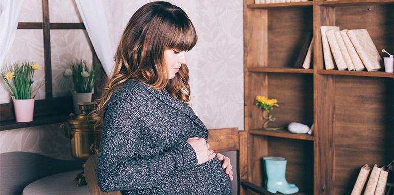 Enceinte et sublime en hiver 